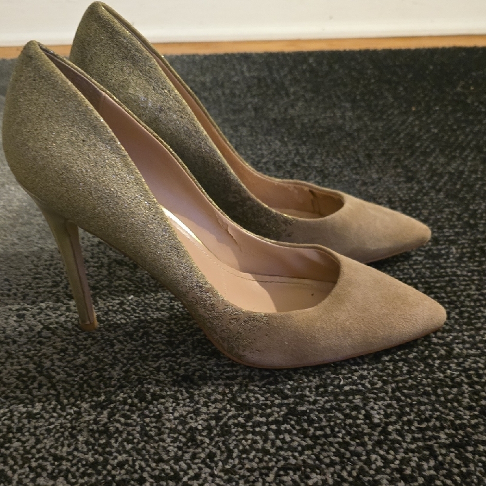 Charlies Glamorous Gold and Tan Heels - Picture 2 of 6